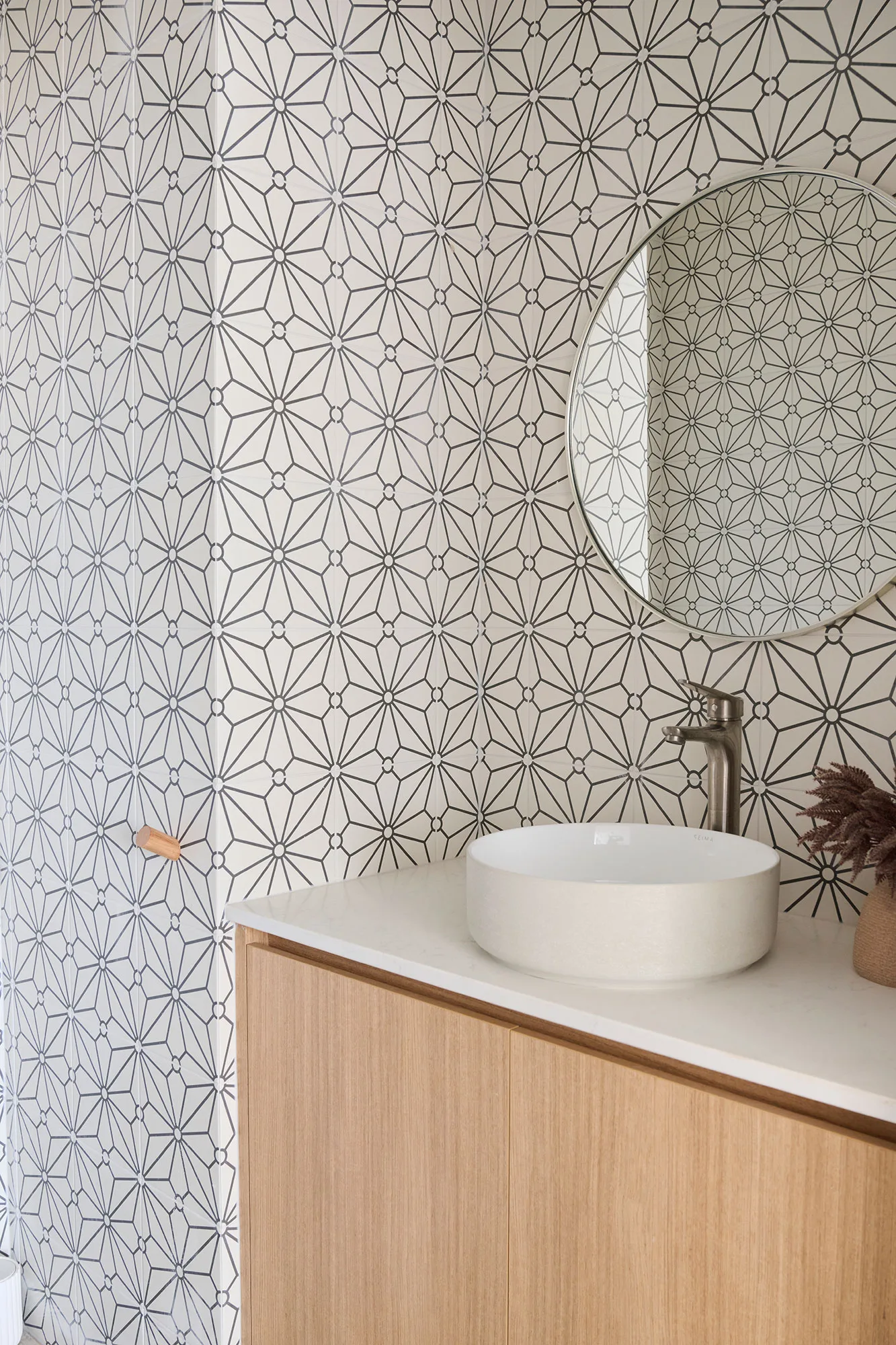 Exmouth I home — powder room with geometric star feature tile, round mirror and vessel basin